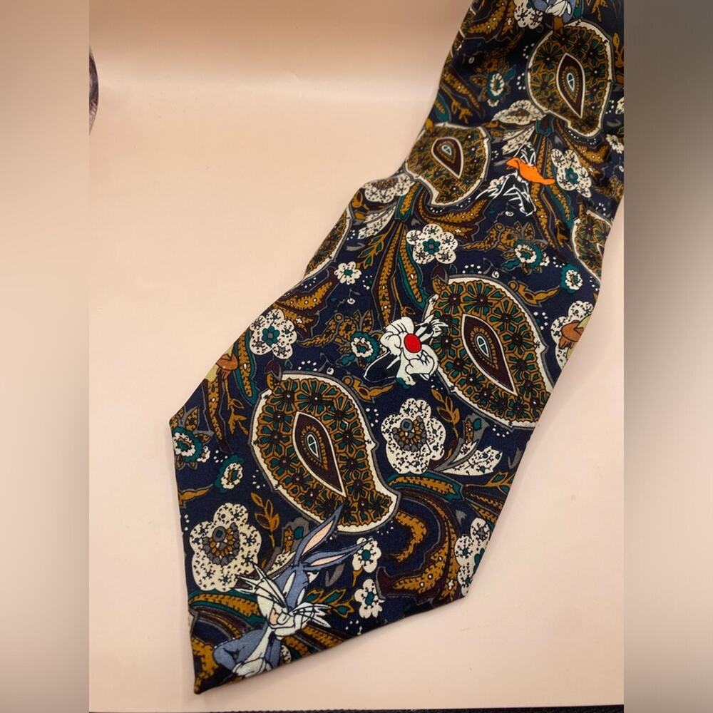 1994 VTG Loony Toons Mania tie:‎ bugs bunny paisley, Tasmanian, Daffy, Sylvester